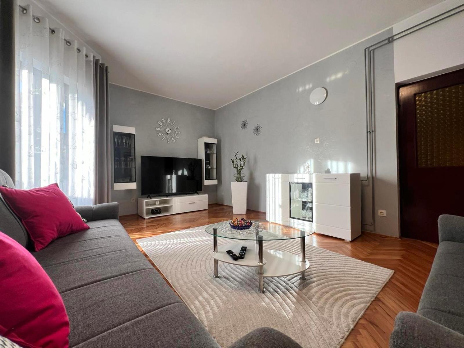 Apartment Tigo - 2 Bedrooms, 2 Bathrooms, Terrace And Big Garden 파자나 외부 사진