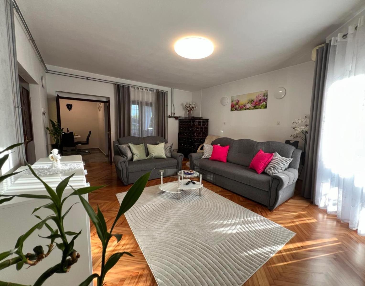 Apartment Tigo - 2 Bedrooms, 2 Bathrooms, Terrace And Big Garden 파자나 외부 사진